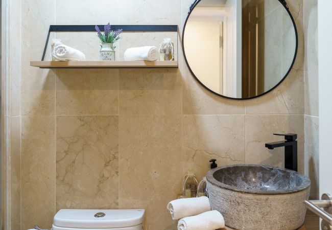 Apartamento en Benalmádena - 2nd line from the beach , seaviews + parking &pool Apartamento en Benalmádena - 2nd line from the beach , seaviews + parking &pool