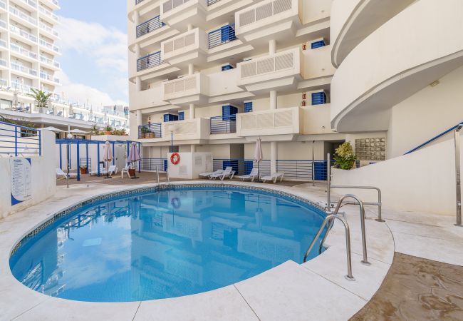 Apartamento en Benalmádena - 2nd line from the beach , seaviews + parking &pool