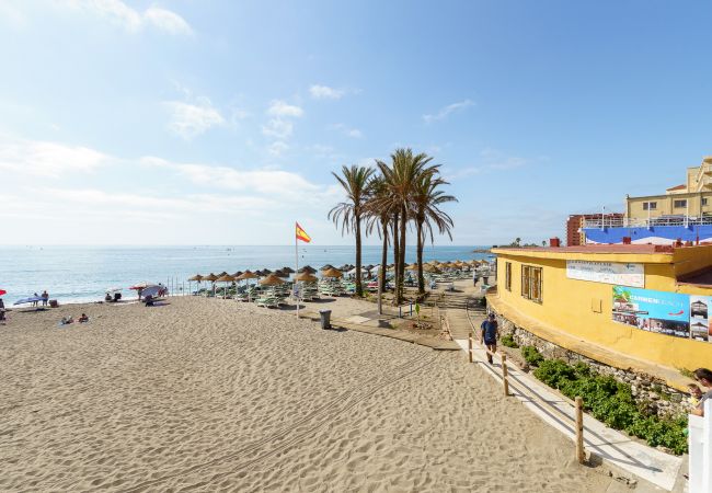 Apartamento en Benalmádena - 2nd line from the beach , seaviews + parking &pool