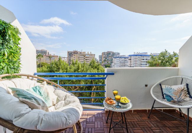 Apartamento en Benalmádena - 2nd line from the beach , seaviews + parking &pool