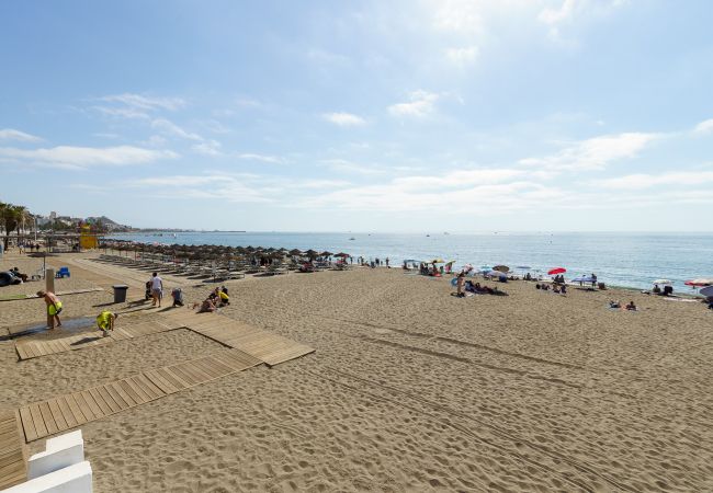 Apartamento en Benalmádena - 2nd line from the beach , seaviews + parking &pool