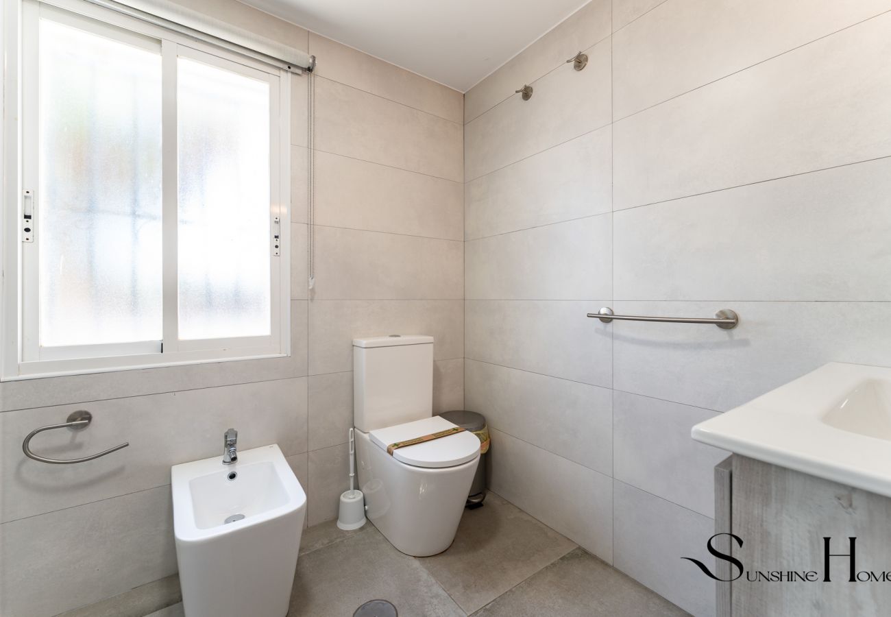 Apartamento en Benalmádena - Living On The BEACH , First Line + Big Terrace Best Views
