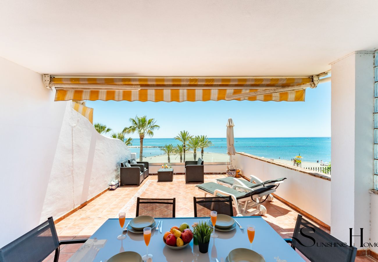 Apartamento en Benalmádena - Living On The BEACH , First Line + Big Terrace Best Views