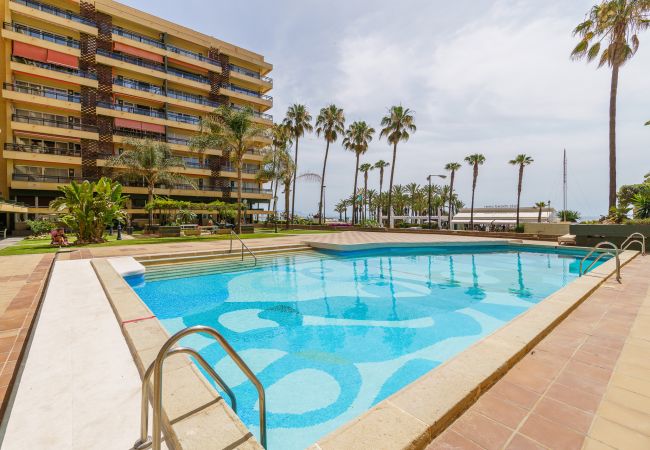 Apartamento en Torremolinos - First line , Cosy and Comfortable + Swimming pool