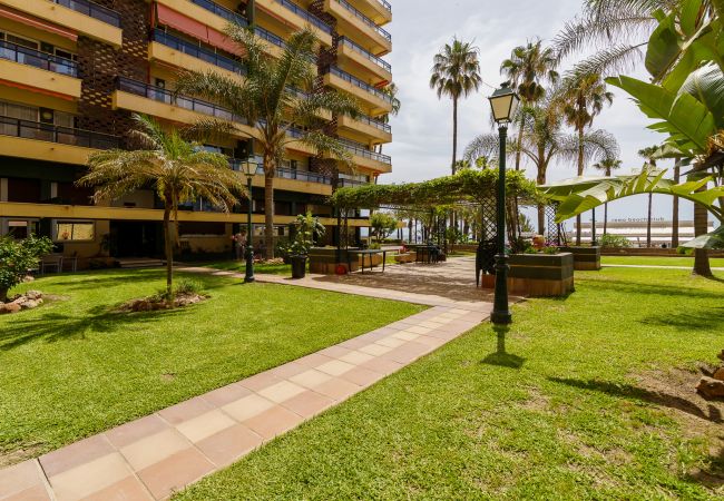 Apartamento en Torremolinos - First line , Cosy and Comfortable + Swimming pool