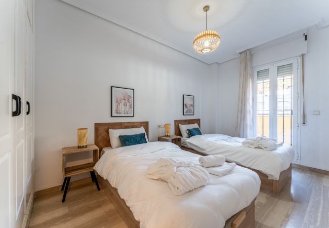 Apartamento en Fuengirola - Superb Location Beachfront , 3 bed with terrace Apartamento en Fuengirola - Superb Location Beachfront , 3 bed with terrace