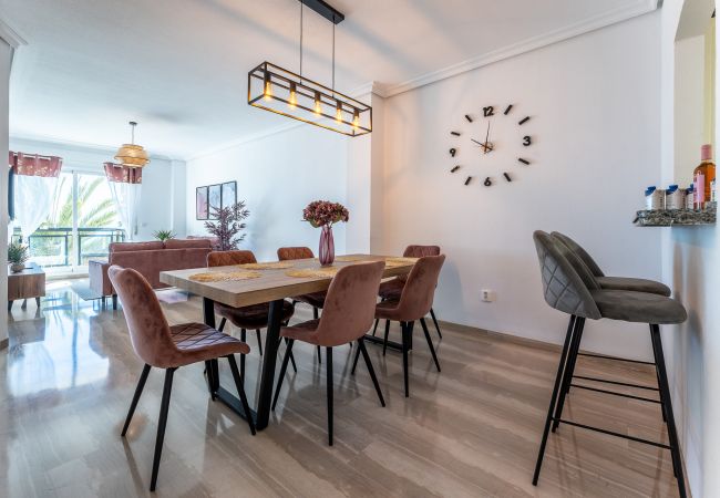 Apartamento en Fuengirola - Superb Location Beachfront , 3 bed with terrace Apartamento en Fuengirola - Superb Location Beachfront , 3 bed with terrace