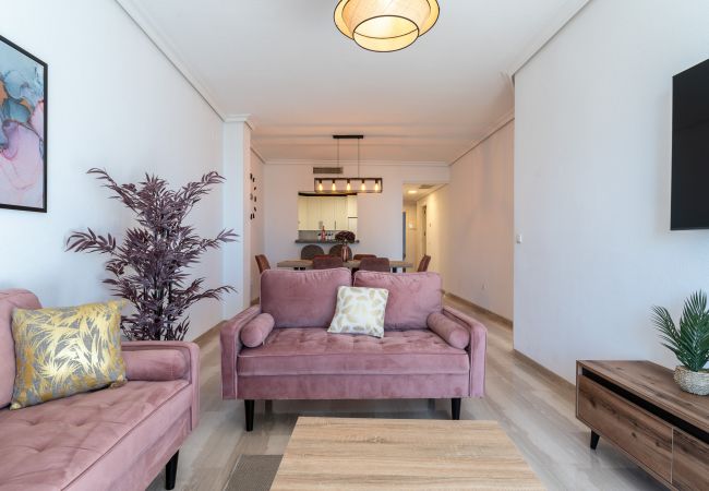 Apartamento en Fuengirola - Superb Location Beachfront , 3 bed with terrace Apartamento en Fuengirola - Superb Location Beachfront , 3 bed with terrace