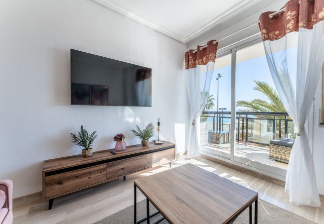 Apartamento en Fuengirola - Superb Location Beachfront , 3 bed with terrace Apartamento en Fuengirola - Superb Location Beachfront , 3 bed with terrace
