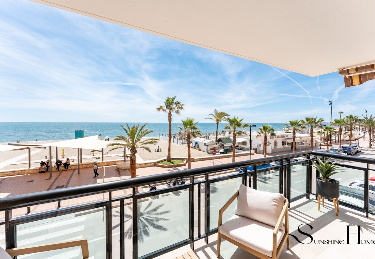 Apartamento en Fuengirola - Excelente ubicación frente al mar, 3 dormitorios con terraza REF044