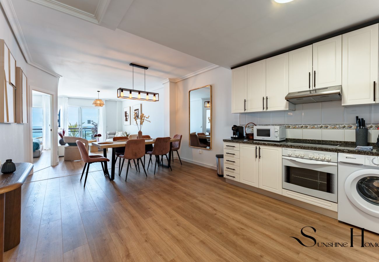 Apartamento en Fuengirola - Excelente ubicación frente al mar, 3 dormitorios con terraza REF044