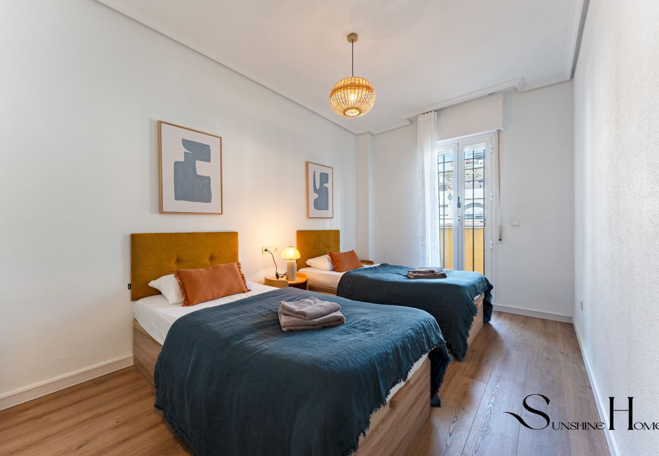 Apartamento en Fuengirola - Excelente ubicación frente al mar, 3 dormitorios con terraza REF044