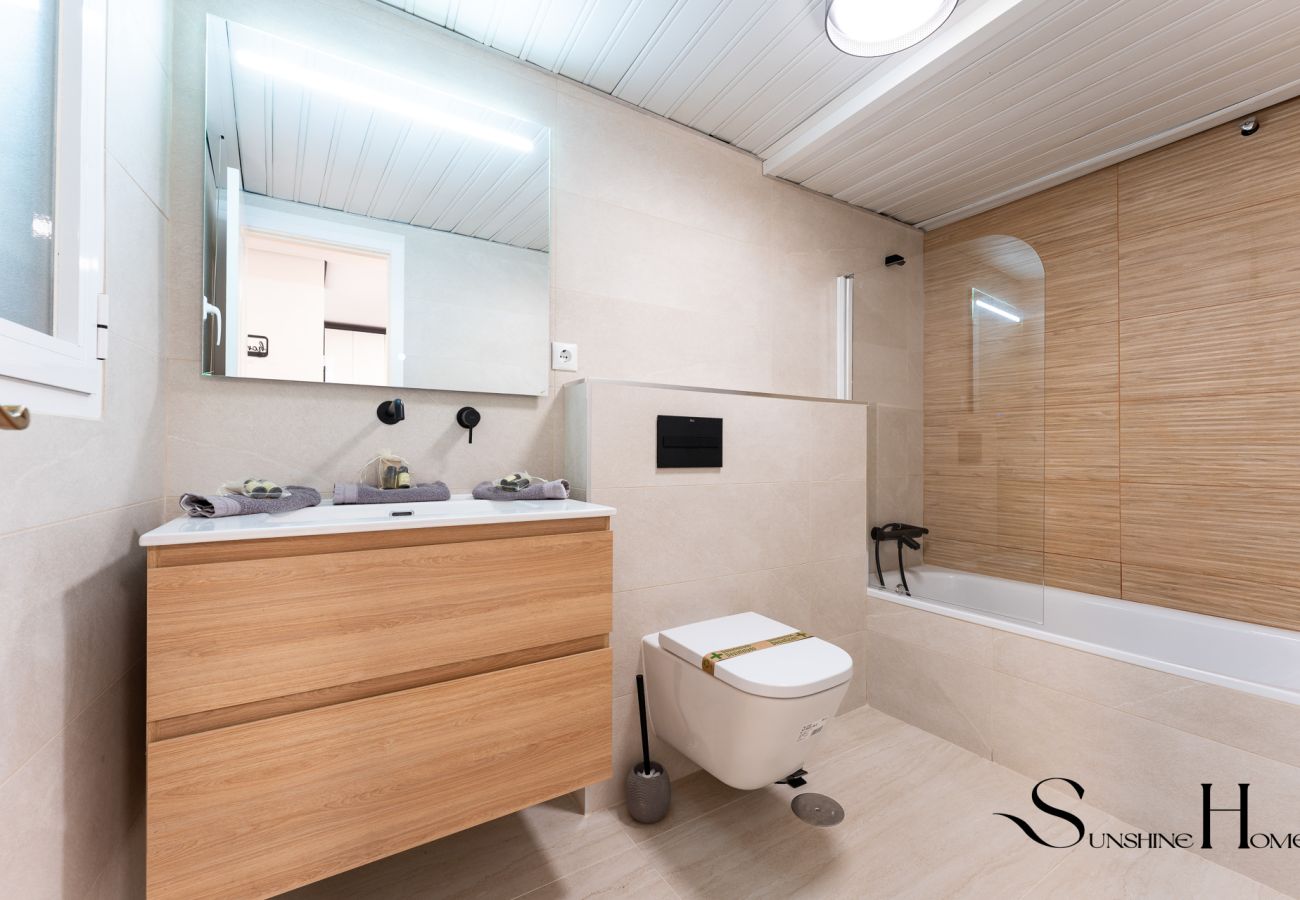 Apartamento en Fuengirola - Excelente ubicación frente al mar, 3 dormitorios con terraza REF044