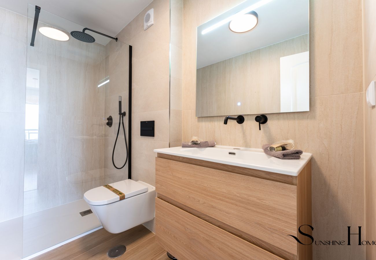 Apartamento en Fuengirola - Excelente ubicación frente al mar, 3 dormitorios con terraza REF044