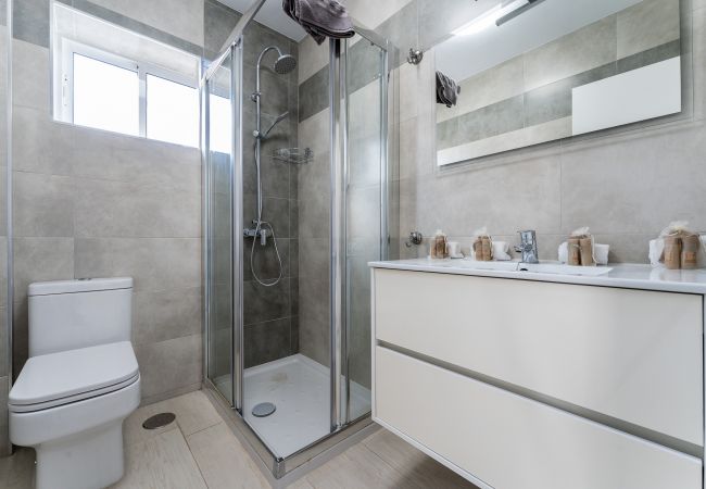 Apartamento en Torremolinos - Seaview 2 bedroom apartment 2min away from a beach Apartamento en Torremolinos - Seaview 2 bedroom apartment 2min away from a beach