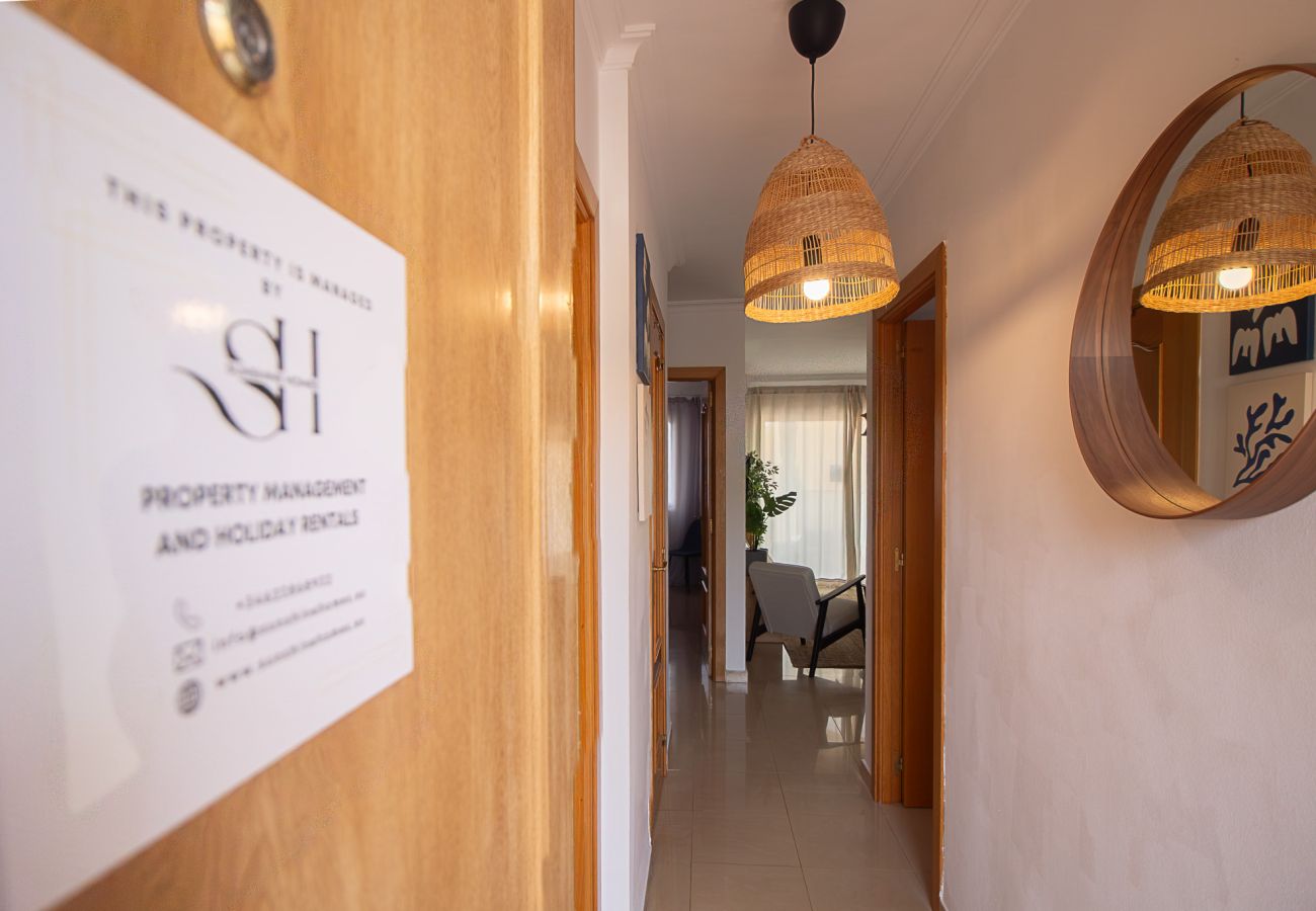 Apartamento en Benalmádena - Beachside Retreat with Private Terrace and sea views