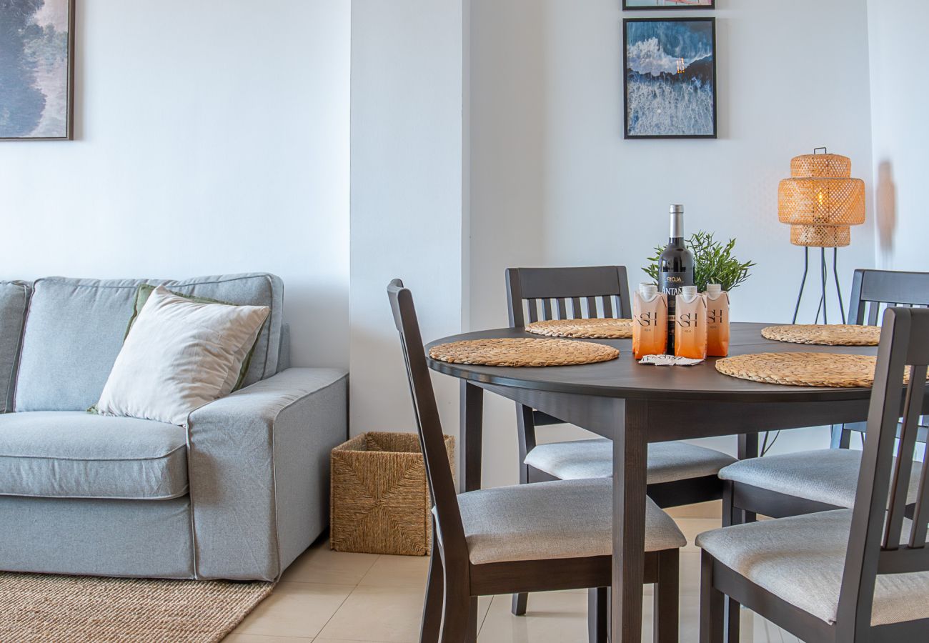 Apartamento en Benalmádena - Beachside Retreat with Private Terrace and sea views