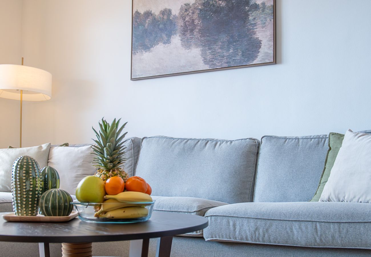 Apartamento en Benalmádena - Beachside Retreat with Private Terrace and sea views