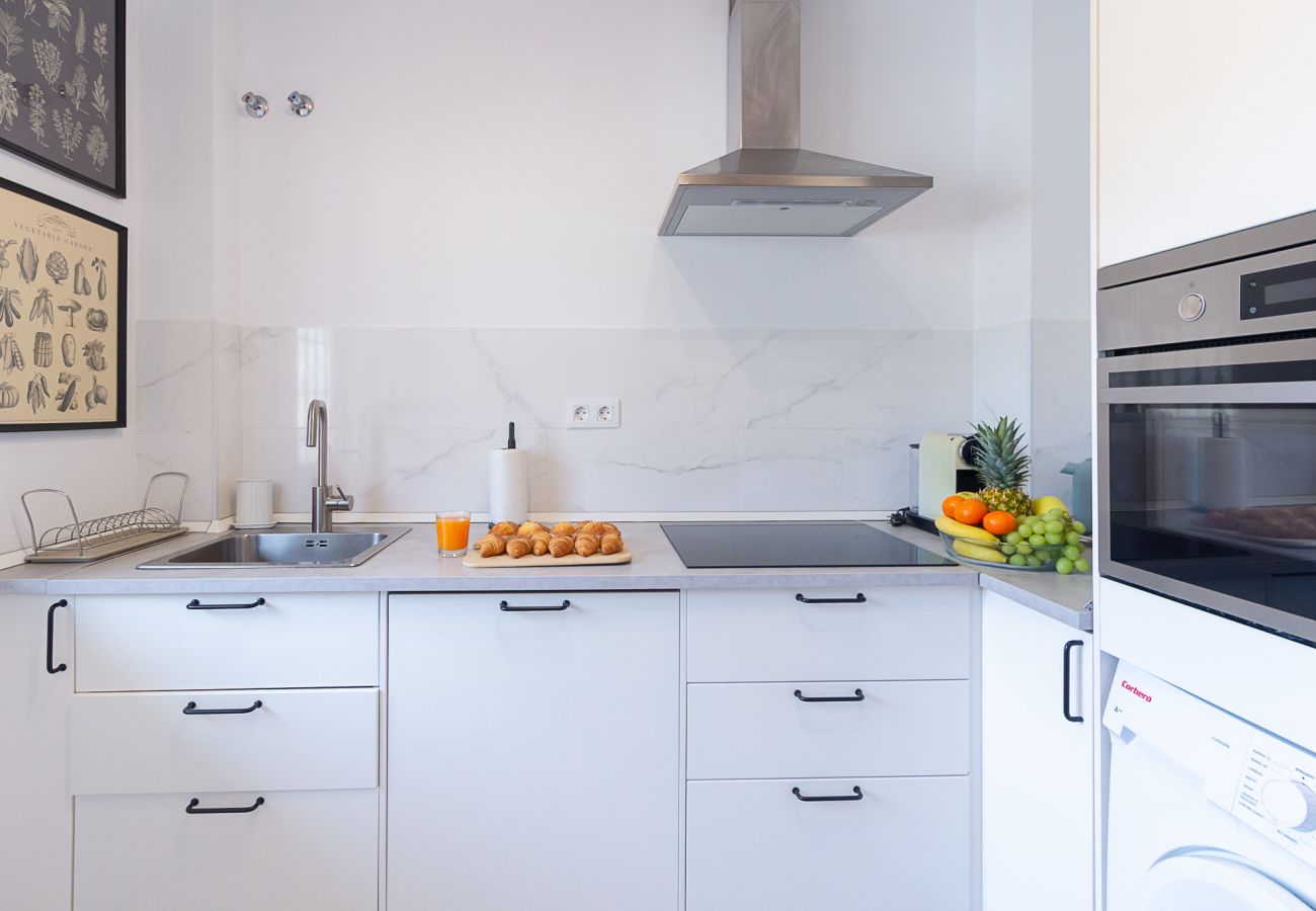 Apartamento en Benalmádena - Beachside Retreat with Private Terrace and sea views