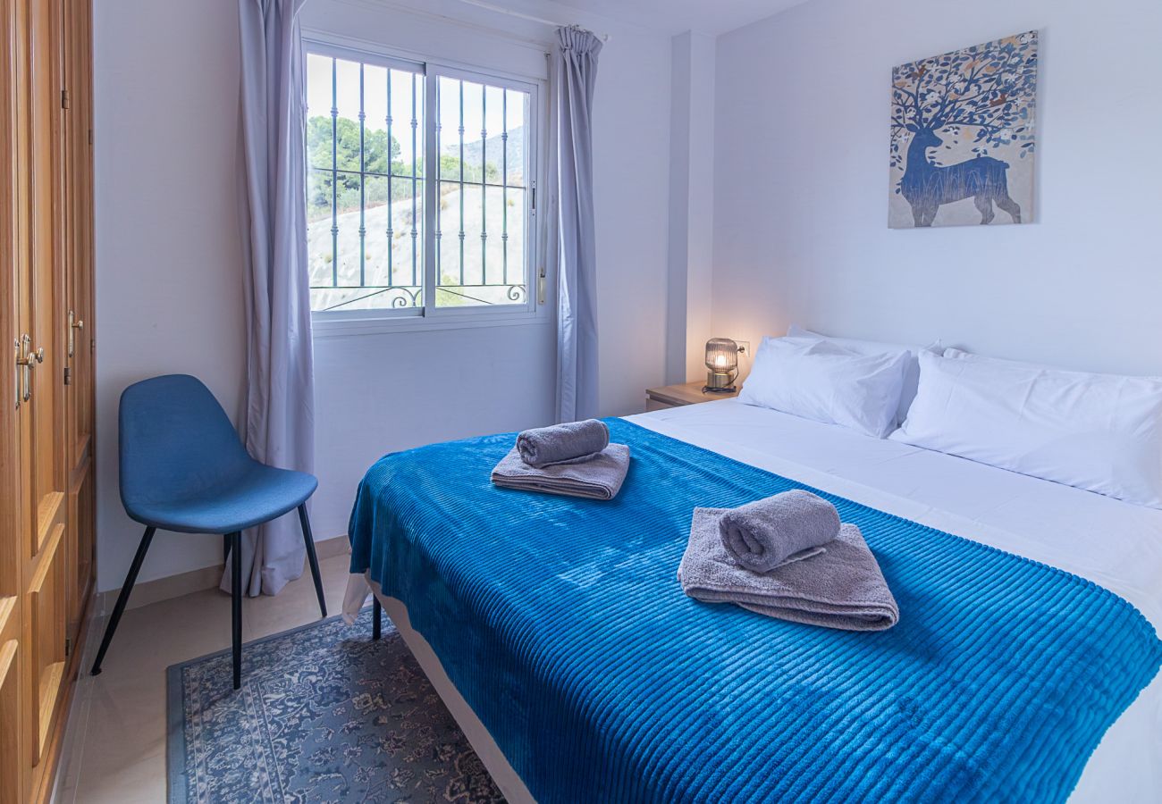 Apartamento en Benalmádena - Beachside Retreat with Private Terrace and sea views