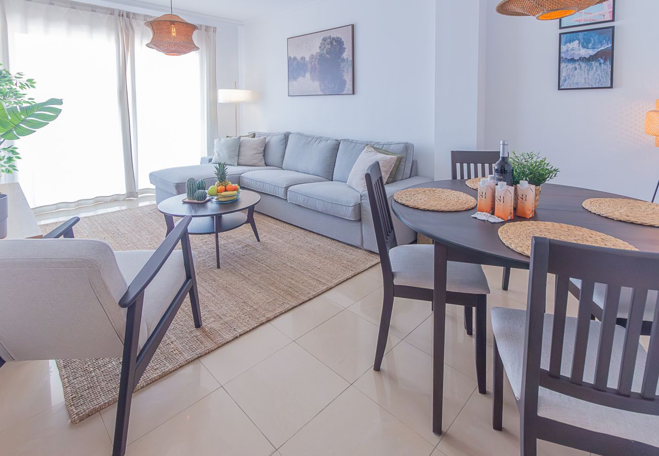 Apartamento en Benalmádena - Beachside Retreat with Private Terrace and sea views