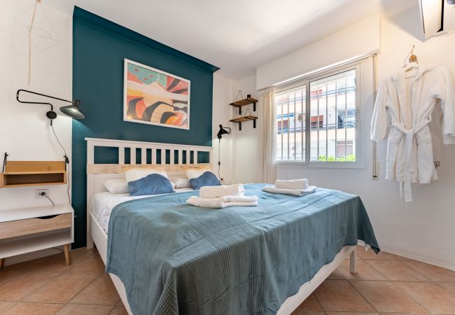 Apartamento en Torremolinos - Cozy 1BR  sea views & pool in Torremolinos