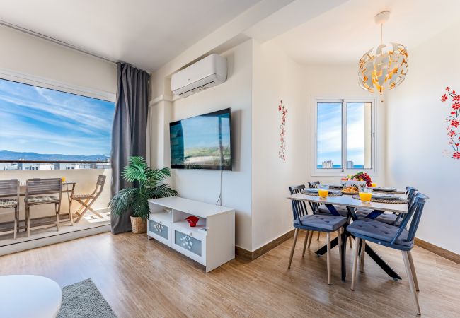 Apartamento en Torremolinos - Sunrise Haven: Spacious, Bright, Pool, Terraces