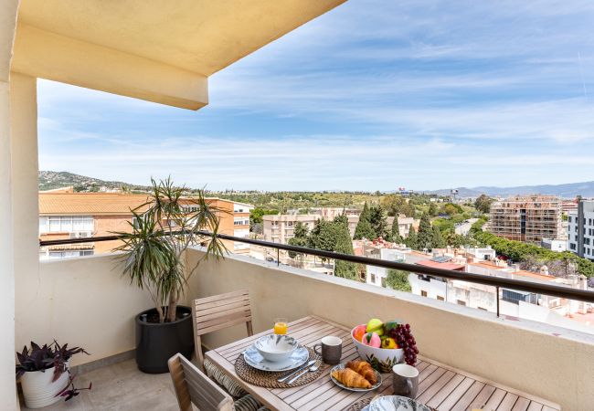 Apartamento en Torremolinos - Sunrise Haven: Spacious, Bright, Pool, Terraces