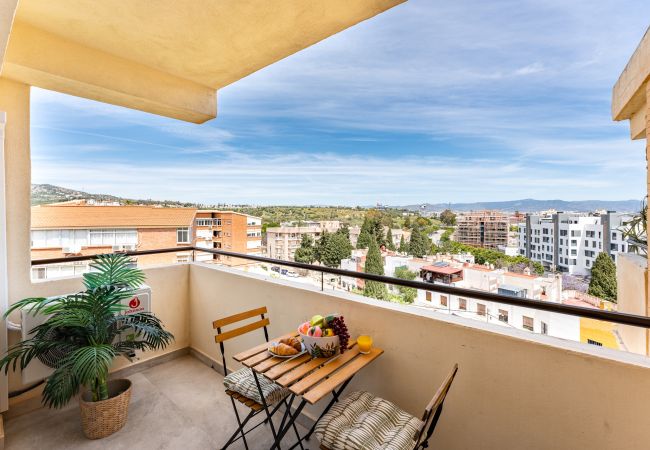 Apartamento en Torremolinos - Sunrise Haven: Spacious, Bright, Pool, Terraces