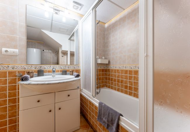 Apartamento en Benalmádena - Coastal Paradise: 3BR + Pool + Sea Views! Apartamento en Benalmádena - Coastal Paradise: 3BR + Pool + Sea Views!