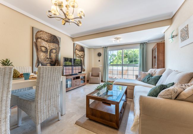 Apartamento en Benalmádena - Coastal Paradise: 3BR + Pool + Sea Views! Apartamento en Benalmádena - Coastal Paradise: 3BR + Pool + Sea Views!