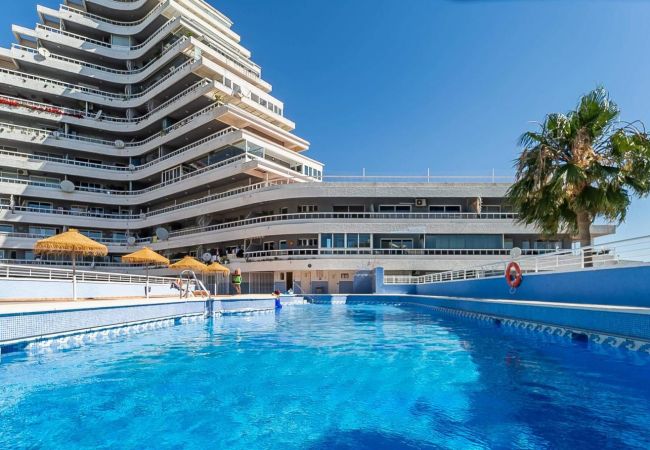 Apartamento en Benalmádena - Sunny 2BR: Pool, with Terrace, and SeaView