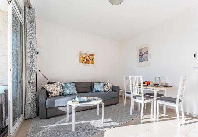 Apartamento en Benalmádena -  Coastal Bliss Tranquil 2BR apartment 