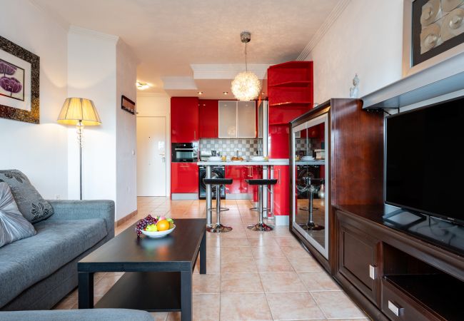 Apartamento en Benalmádena - Benalbeach Bliss: Seafront Retreat with Balcony Apartamento en Benalmádena - Benalbeach Bliss: Seafront Retreat with Balcony