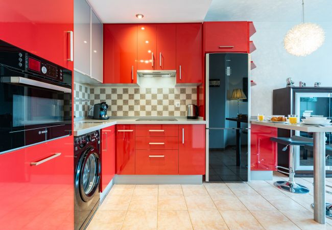 Apartamento en Benalmádena - Benalbeach Bliss: Seafront Retreat with Balcony Apartamento en Benalmádena - Benalbeach Bliss: Seafront Retreat with Balcony