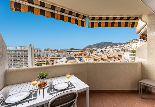 Apartamento en Benalmádena - Benalbeach Bliss: Seafront Retreat with Balcony