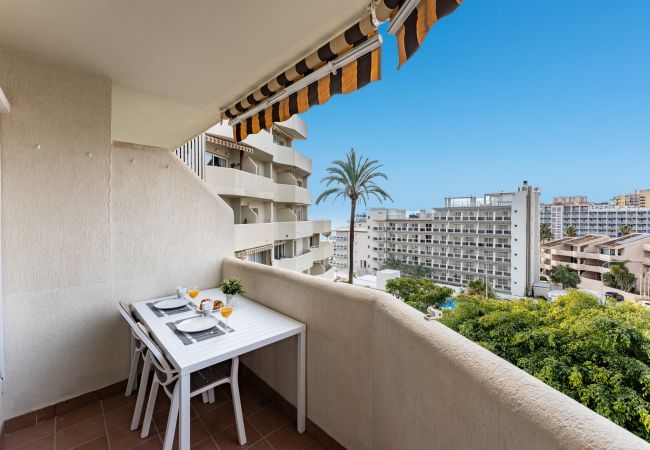 Apartamento en Benalmádena - Benalbeach Bliss: Seafront Retreat with Balcony