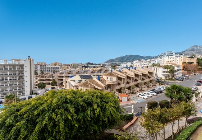 Apartamento en Benalmádena - Benalbeach Bliss: Seafront Retreat with Balcony