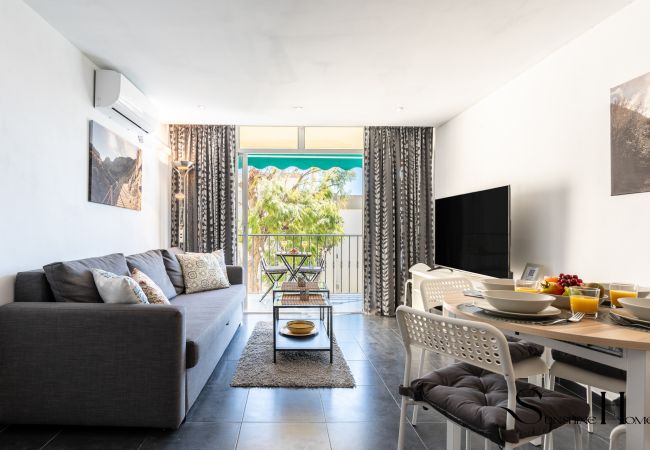 Apartamento en Torremolinos - Stylish Seaview Terrace Retreat