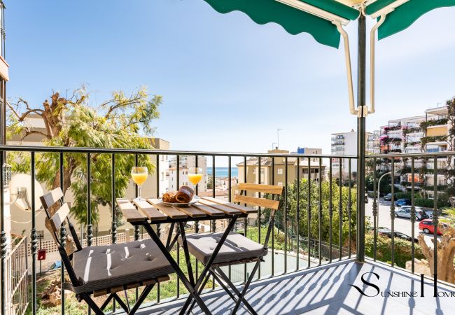 Apartamento en Torremolinos - Stylish Seaview Terrace Retreat