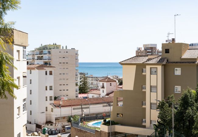 Apartamento en Torremolinos - Stylish Seaview Terrace Retreat