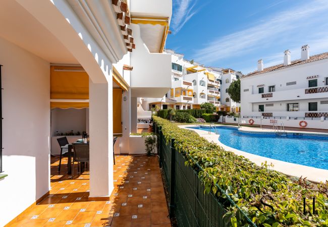 Apartamento en Benalmádena - Poolside  2 bedroom apartment sunny retreat 