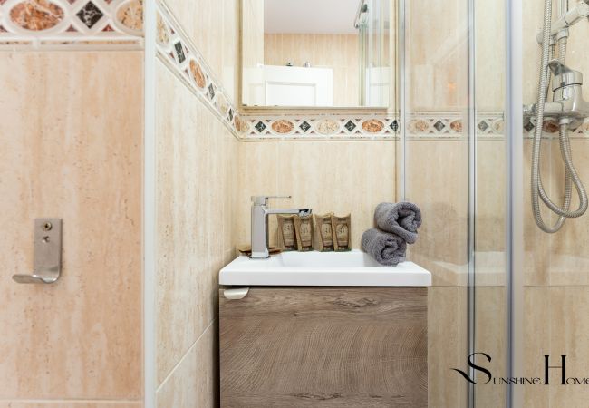 Apartamento en Fuengirola - Central Seaside Lux:1min away to beach & Terrace Apartamento en Fuengirola - Central Seaside Lux:1min away to beach & Terrace