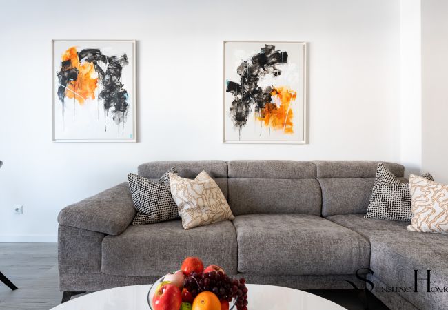 Apartamento en Benalmádena - Fancy 2BR Retreat: Pool, Parking, Wonderful Views Apartamento en Benalmádena - Fancy 2BR Retreat: Pool, Parking, Wonderful Views