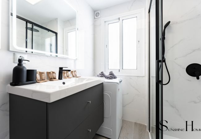 Apartamento en Benalmádena - Fancy 2BR Retreat: Pool, Parking, Wonderful Views Apartamento en Benalmádena - Fancy 2BR Retreat: Pool, Parking, Wonderful Views