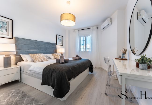 Apartamento en Benalmádena - Fancy 2BR Retreat: Pool, Parking, Wonderful Views Apartamento en Benalmádena - Fancy 2BR Retreat: Pool, Parking, Wonderful Views