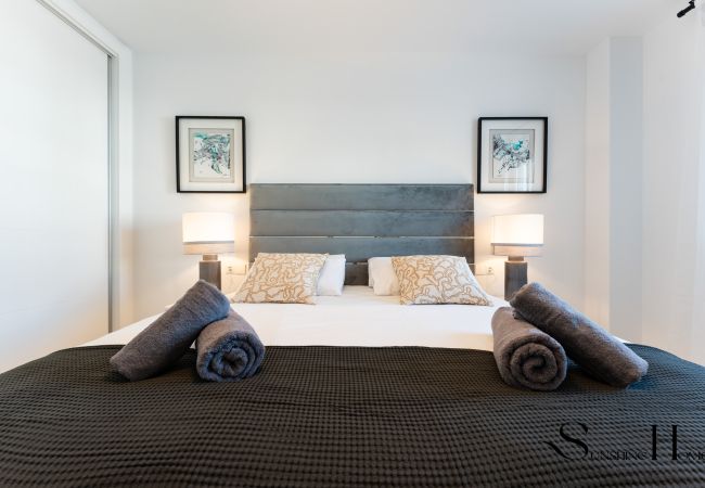 Apartamento en Benalmádena - Fancy 2BR Retreat: Pool, Parking, Wonderful Views Apartamento en Benalmádena - Fancy 2BR Retreat: Pool, Parking, Wonderful Views