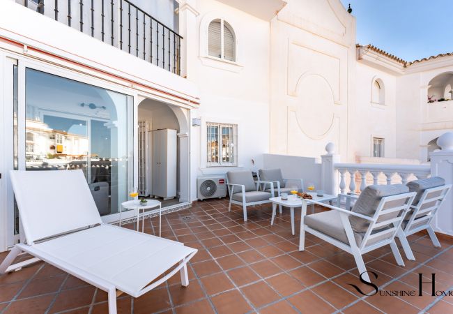 Apartamento en Benalmádena - Fancy 2BR Retreat: Pool, Parking, Wonderful Views Apartamento en Benalmádena - Fancy 2BR Retreat: Pool, Parking, Wonderful Views