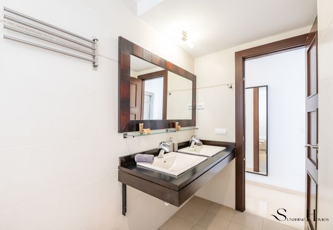 Casa adosada en Fuengirola - Luxury townhouse with rooftop Sauna & Jacuzzi Casa adosada en Fuengirola - Luxury townhouse with rooftop Sauna & Jacuzzi