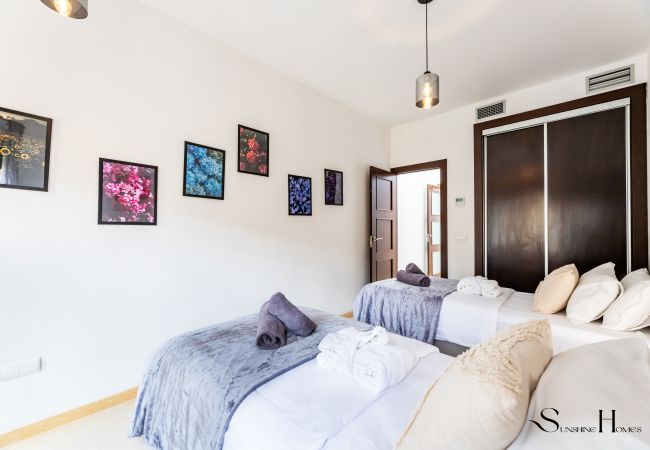 Casa adosada en Fuengirola - Luxury townhouse with rooftop Sauna & Jacuzzi Casa adosada en Fuengirola - Luxury townhouse with rooftop Sauna & Jacuzzi